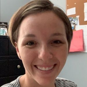 Meet your Posher, Caitlin